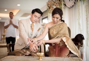 ชุดไทยเจ้าสาว ชุดไทยจักรพรรดิ์ เช่าที่แบมบี้ เวดดิ้ง ห้วยขวาง